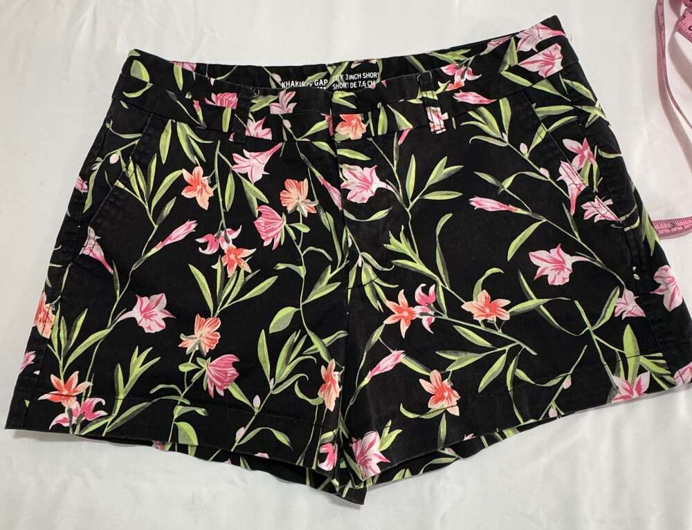 Khakis by Gap City 3-Inch Floral Print Shorts Black